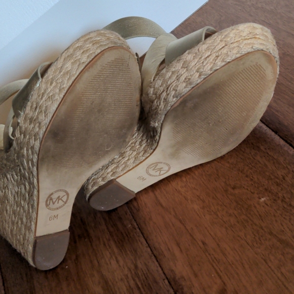 Michael Kors Giovanna gold wedge espadrilles SZ6 - Picture 6 of 9